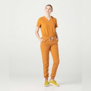 MEDICLO Jogger Scrub Set (size medium petite)